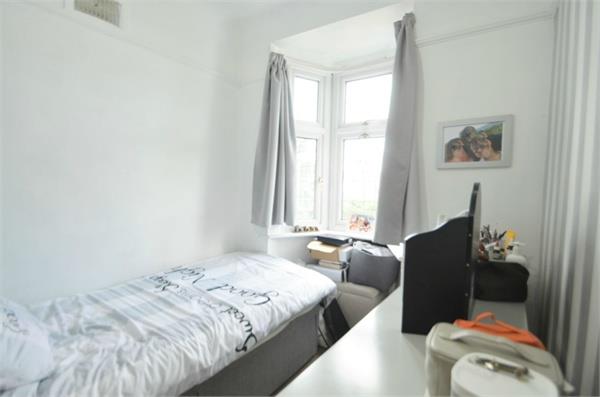 Longfield Avenue, Mill Hill